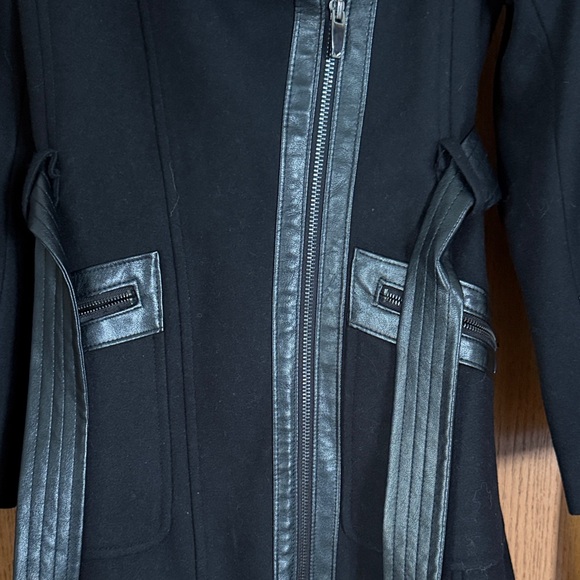 Via Spiga Black Trench Coat with Faux Fur and Faux Leather Accents - Picture 5 of 7